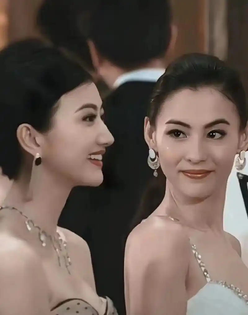 张柏芝与景甜昔日同框图,景甜的皮肤真的好白