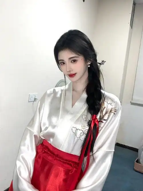 鞠婧祎不愧为时髦精!