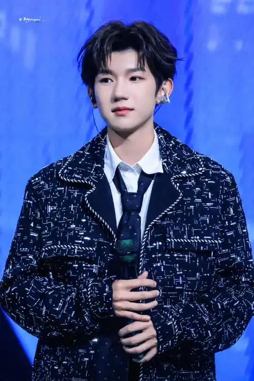 王源城市捉迷藏##tfboys出道十一周年快乐##王源客厅狂欢巡演##王源