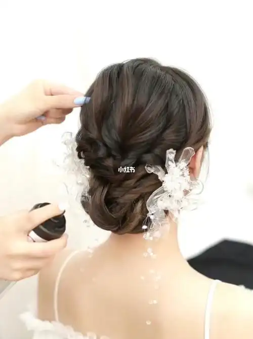 韩式新娘盘发教程来咯一款浪漫的抽丝发型