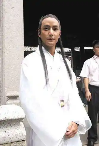 不适合演古装剧的明星,完美男神吴彦祖也有hold不住的时候_鲍蕾_古装