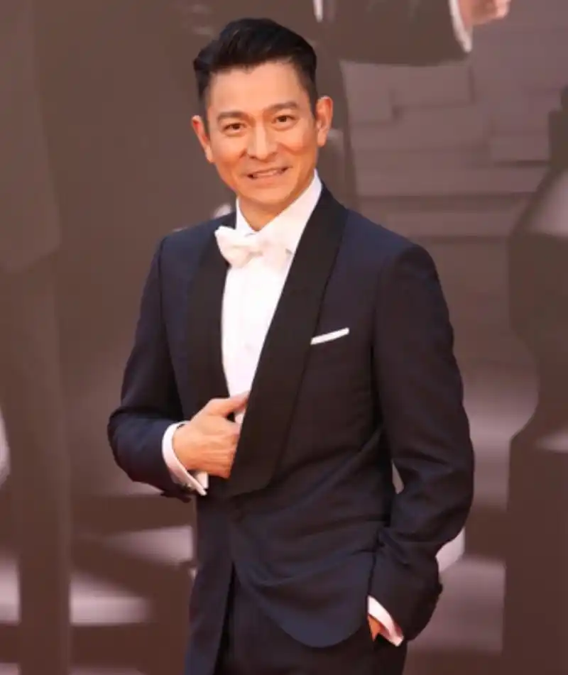 2010年刘德华突然起诉了一家名叫"刘德华板鸭"的店铺,理由不用说也