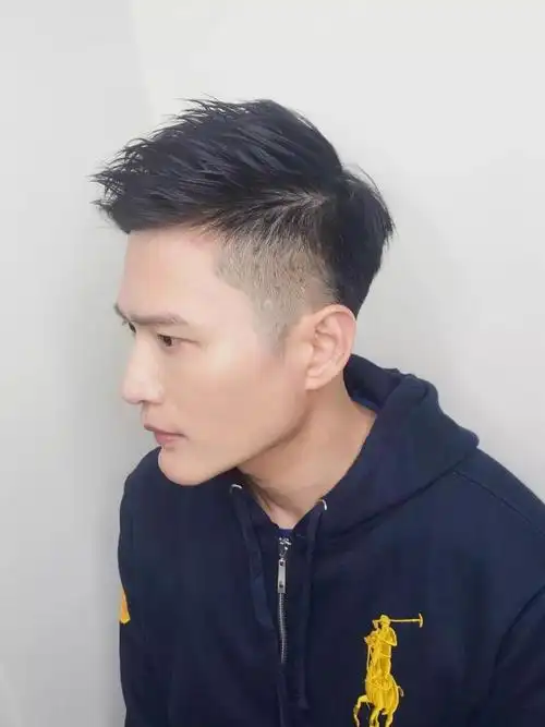 今年夏天男生短发潮流发型,时尚又不失文艺