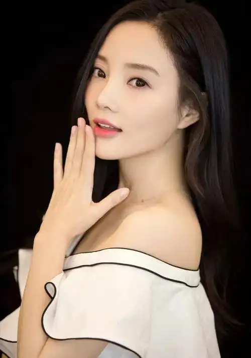 李小璐性感妩媚风情万种魅力十足