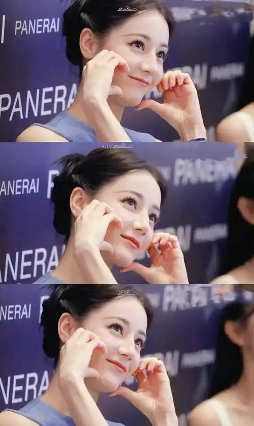 脸颊比心甜热热 好想捏捏脸 是大明星迪丽热巴……|迪丽热巴_新浪新闻