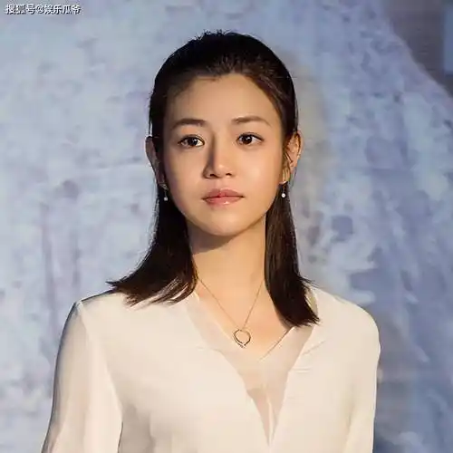 4.吴倩吴倩也是娱乐圈中备受关注的圆脸女演员之一.