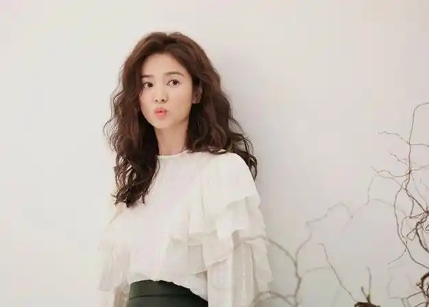 换个发型像换头当宋慧乔烫了羊毛卷后网友直呼美到不敢认