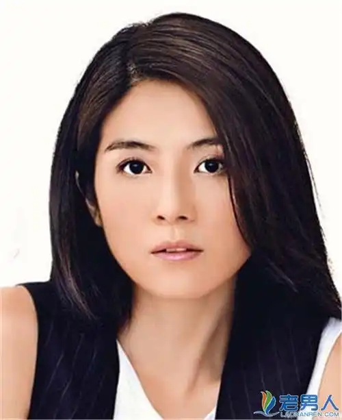 千万的她高调宣布退出影坛,与来自新加坡的"富豪"男友邱韶智投资创业