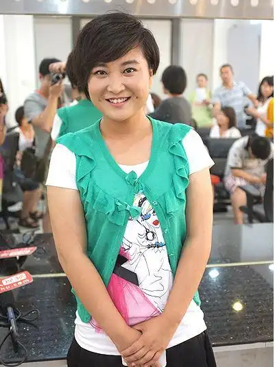 贾玲可爱酒窝美图 _ 图片网