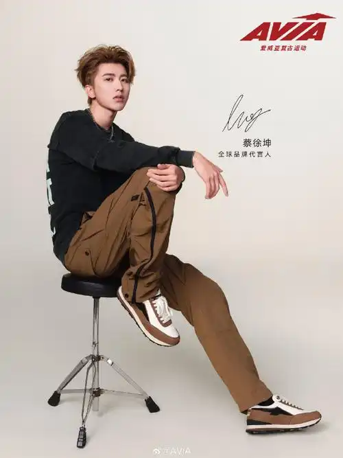 蔡徐坤米兰时装周##蔡徐坤范思哲全球品牌代言人