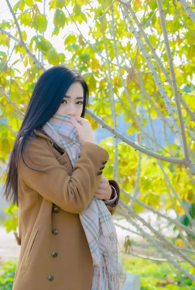 人像摄影(阳光下的美丽长发女孩)人像摄影(阳光下的美丽长发女孩)人像