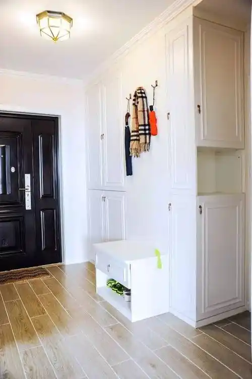 进门处地面脏乱你需要一个这样的鞋柜