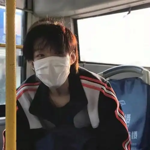 戴口罩的男生头像|青春才几年 疫情占三年