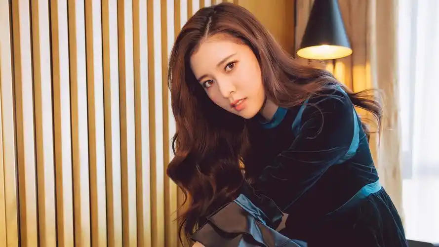 性感美女明星宋妍霏高清桌面壁纸