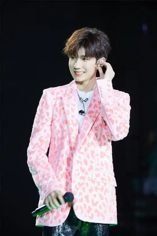 王源18岁演唱会圆满结束 感恩粉丝诉说筑梦初心