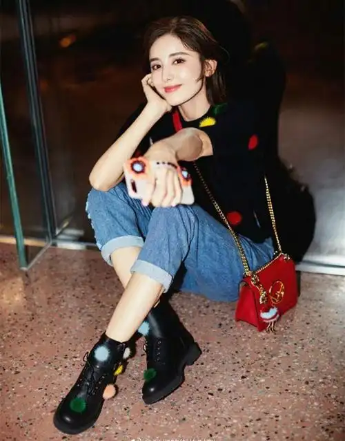 古力娜扎同款黑色加绒系带低跟平底彩色毛球马丁靴短靴鞋子女优惠券