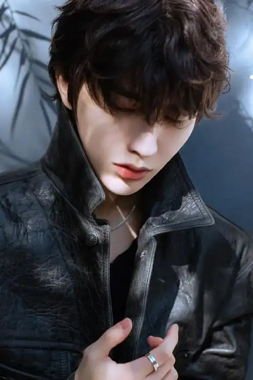 蔡徐坤秋日机车大片