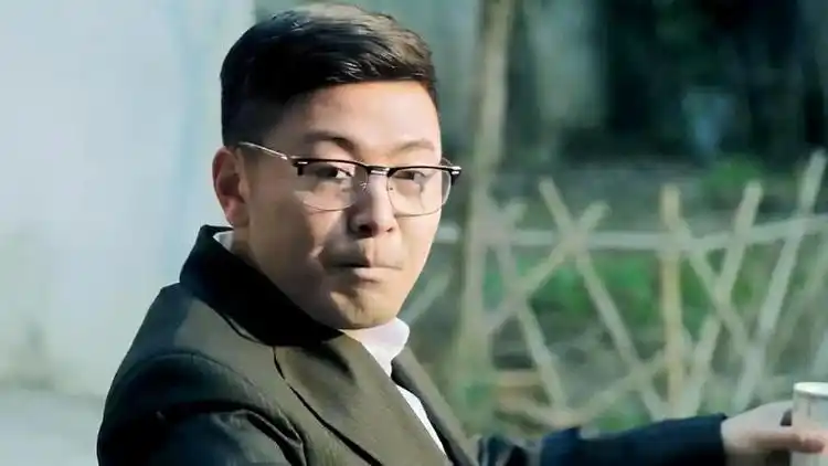 鸡毛飞上天邱英杰回来整治义乌市场的假货之风