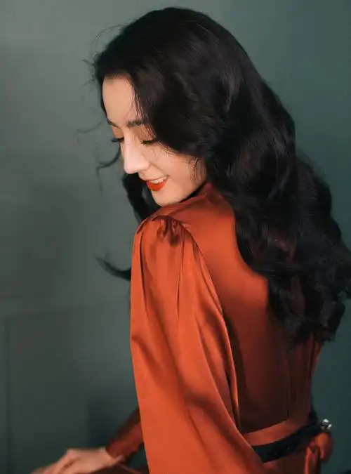 迪丽热巴复古女郎造型花容月貌国色天香