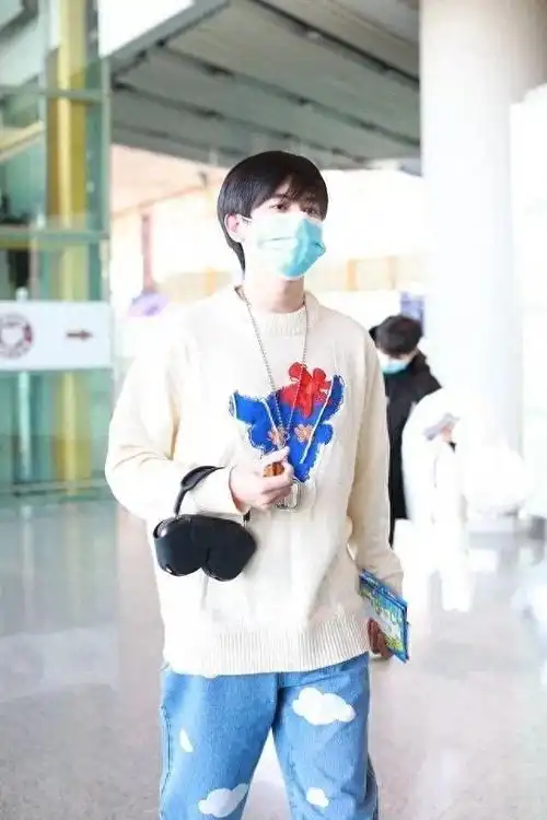 胡先煦在机场穿的这一身蛮好看的发现没套路很简单