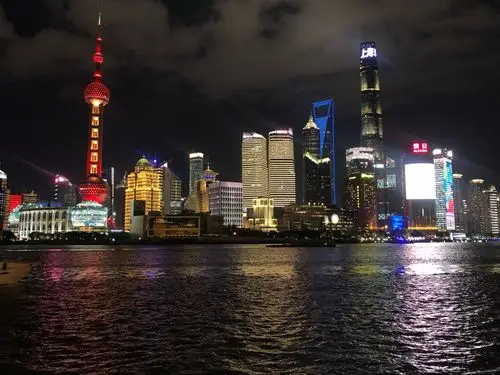 夜间的上海东方明珠!