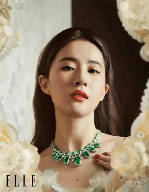 一般人好难驾驭如此大的珠宝,真的有别刘亦菲狠狠美到啊!