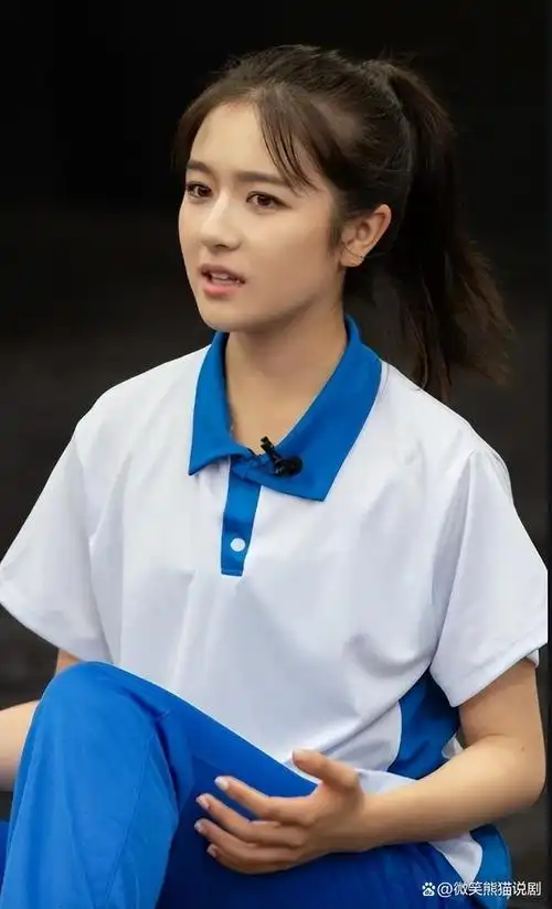 当她们穿上校服之后,也是风格各异,以下有27位女明星的校服造型,你最