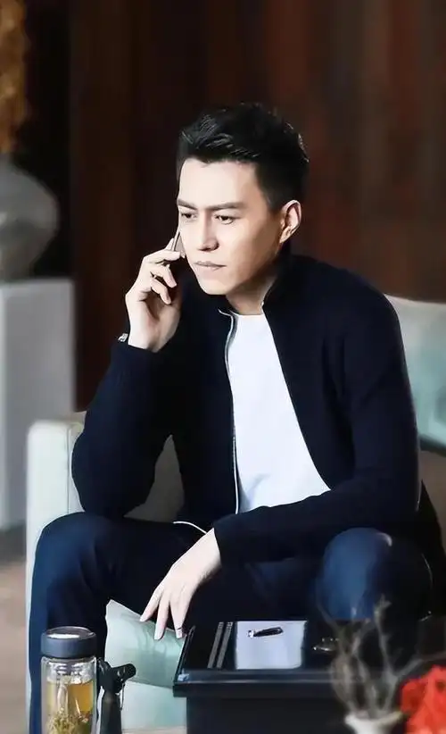 靳东开始投资并主演各种类型的都市剧.