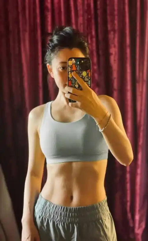 发个照片就被传怀孕,那么爱盯着她肚子看吗?_迪丽热巴_因为_网友