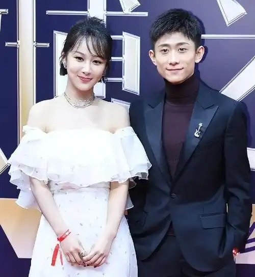 杨紫突然官宣,张一山点赞上热搜!网友:恭喜,这一天终于来了!