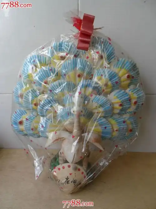 孔雀开屏贝壳摆件.