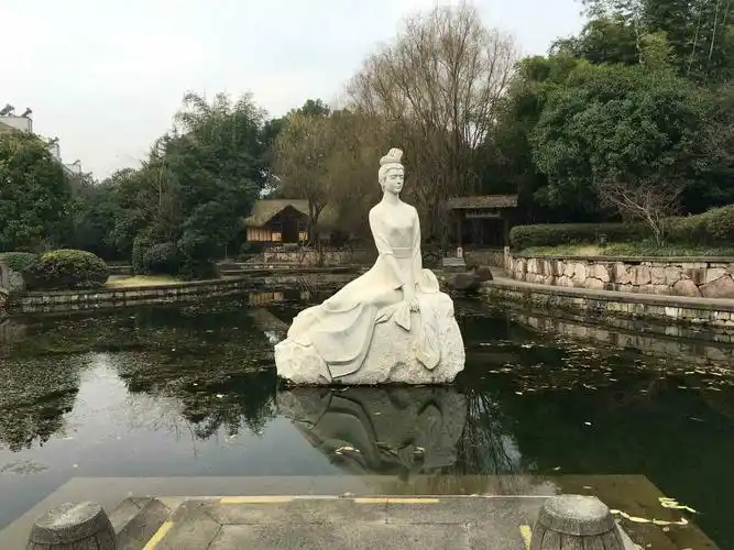 西施――中国四大古典美女之一.沉鱼落雁中的沉鱼就是指西施.