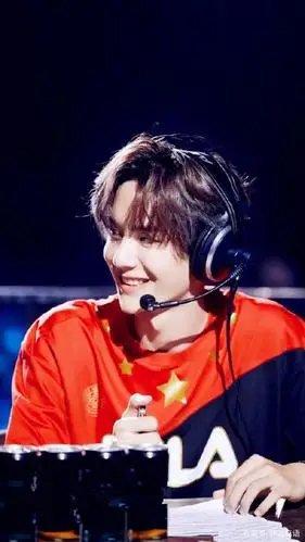 王一博,红色造型集锦,这个颜色蕴藏小宇宙