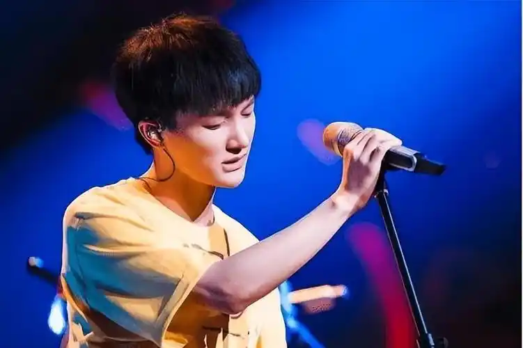 周深欢颜好声音现场版(周深好声音首秀)