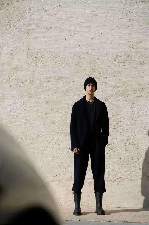 荣梓杉18岁新星崛起:身高182cm,闪耀娱乐圈,斩获新星桂冠!