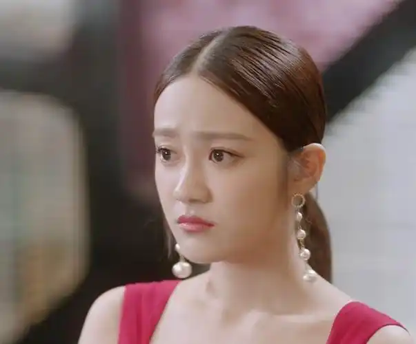 原创加鸡腿文咏珊汤梦佳的耳环都这么多戏