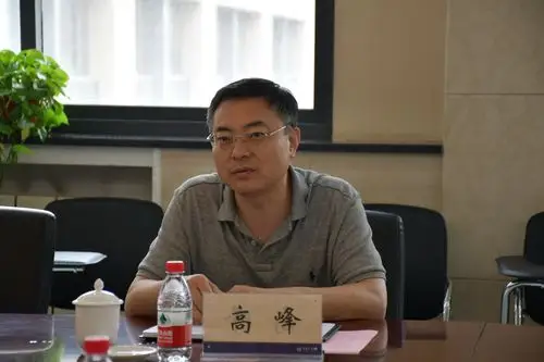 山东青年政治学院党委副书记高峰来我校交流学生工作