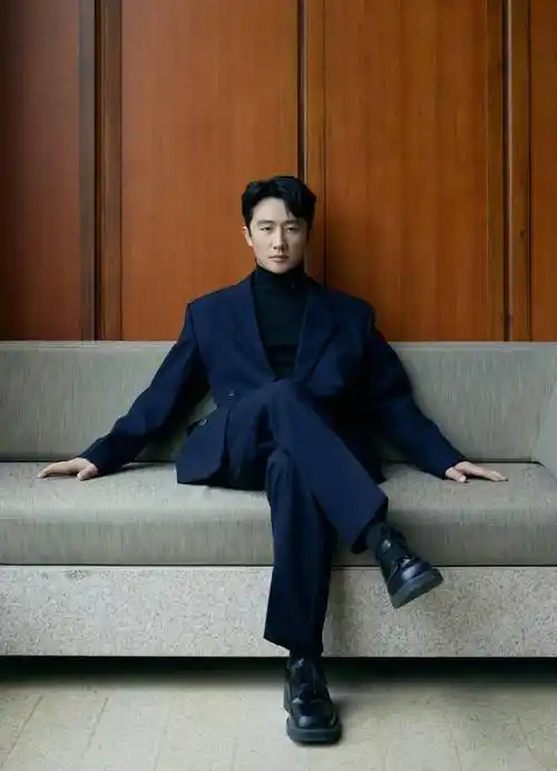 黄轩电影难过审?田曦薇出演黑莲花?王安宇被艳压?朱正廷新剧热度低?