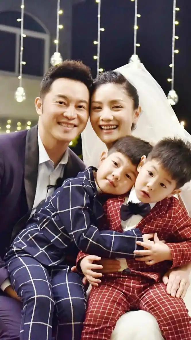 娱乐圈模范夫妻代表沙溢胡可,好幸福的一家人