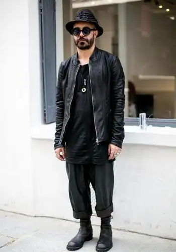 如果男士皮衣这样穿,女生看完你心动没?