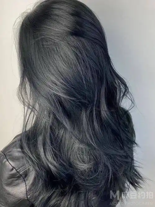 今日发色推荐青木雾感棕灰色夏天一定要染这个清凉的发色青木雾感棕