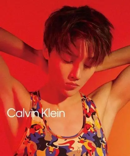 短发又平胸的刘雨昕代言内衣遭吐槽:身材干瘪似男人,毫无女人味