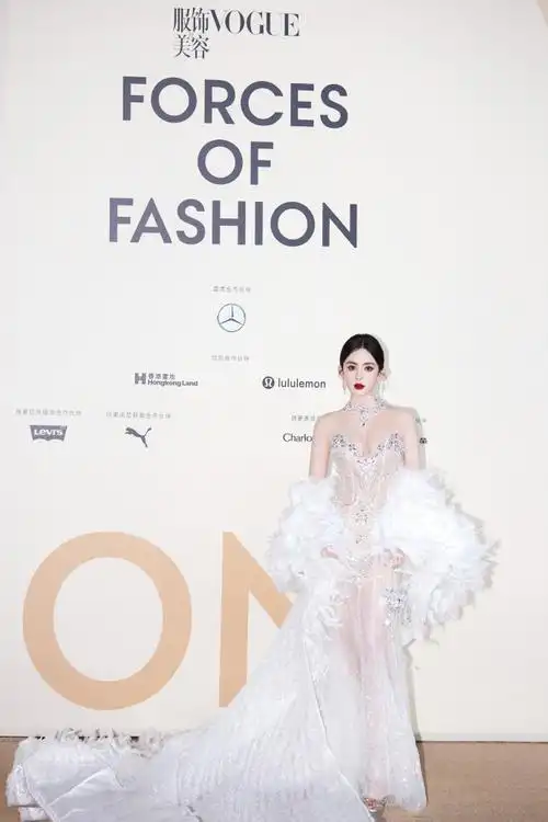 娜扎珍珠羽毛透视裙##vogue时尚之力盛会