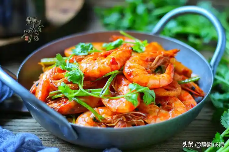 干锅香辣虾的做法,下酒下饭,吃着过瘾,一次两斤不够吃