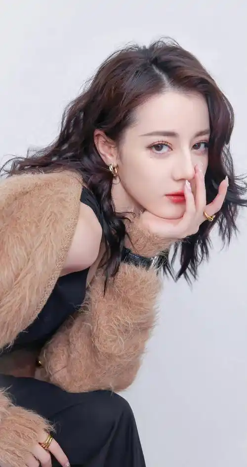 迪丽热巴,始终能让粉丝上头的大美人 - 最新写真_造型_身材_时尚