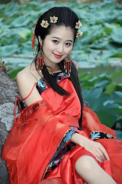 荷花|民族装|美女_新浪新闻