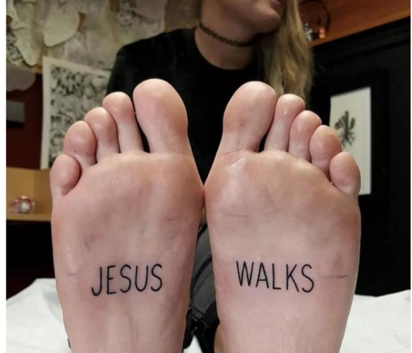 郑州中原区纹身店来告诉您在脚底板纹身是一种什么样的体验