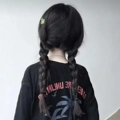 念七双马尾背影女生闺蜜头像