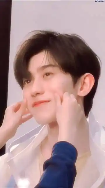 转发评论赞蔡小葵醉奶2020-6-1来自 红米redmi转发微博@蔡徐坤工作室