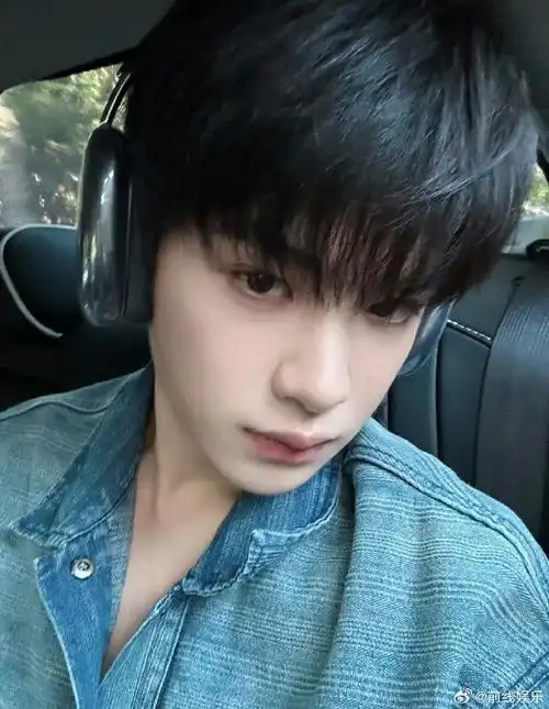 沈月黄明昊情头